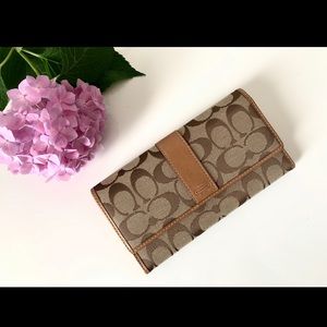 💛SOLD💛 Coach Tri-fold Wallet